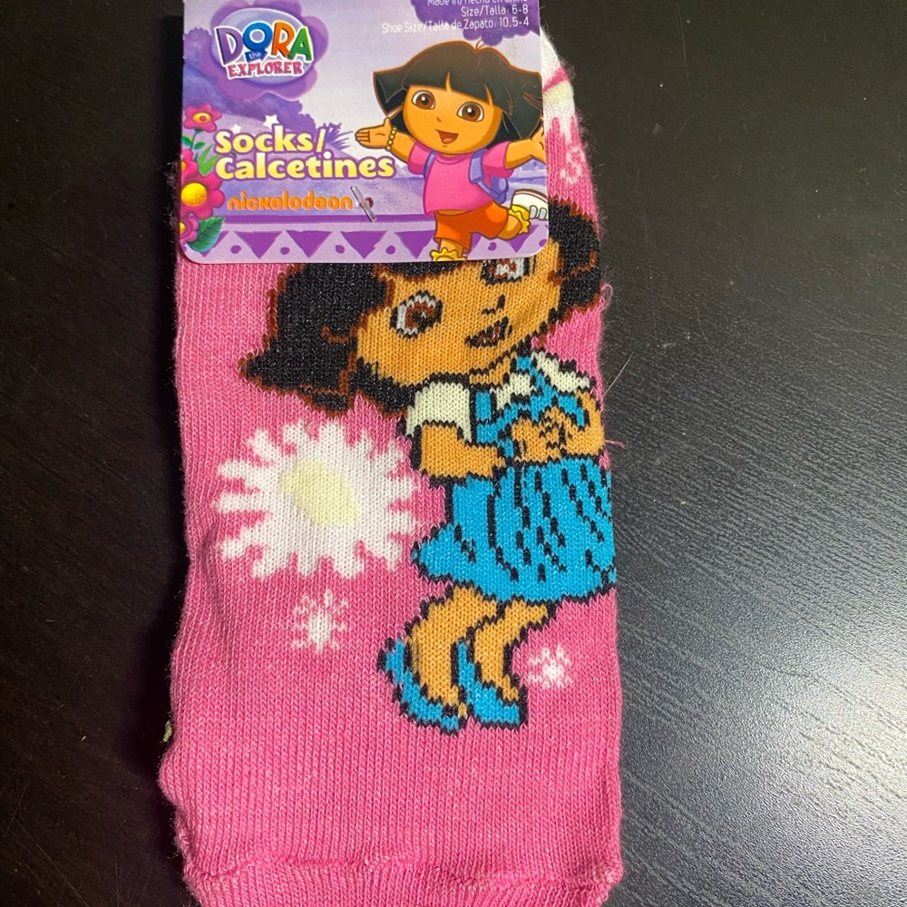 Dora the Explorer Pink & Blue Socks NWT 2011 size 6-8 girls